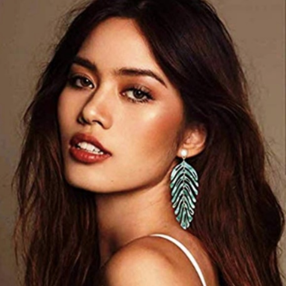 RESTOCKED 🌿 Leaf leaves Green Acrylic earrings - Picture 2 of 8